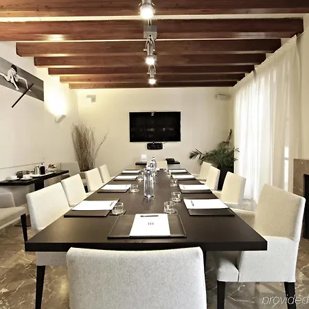 Hotel Petit Palace Tres 4*