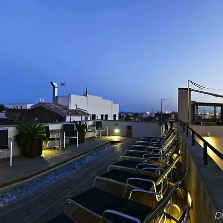 Petit Palace Tres Hotel 4*